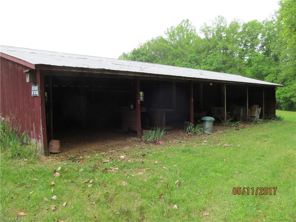 4071 Westfield Road Mount Airy, NC 27030 - Photo 5 of 24 Gallery Image 5
