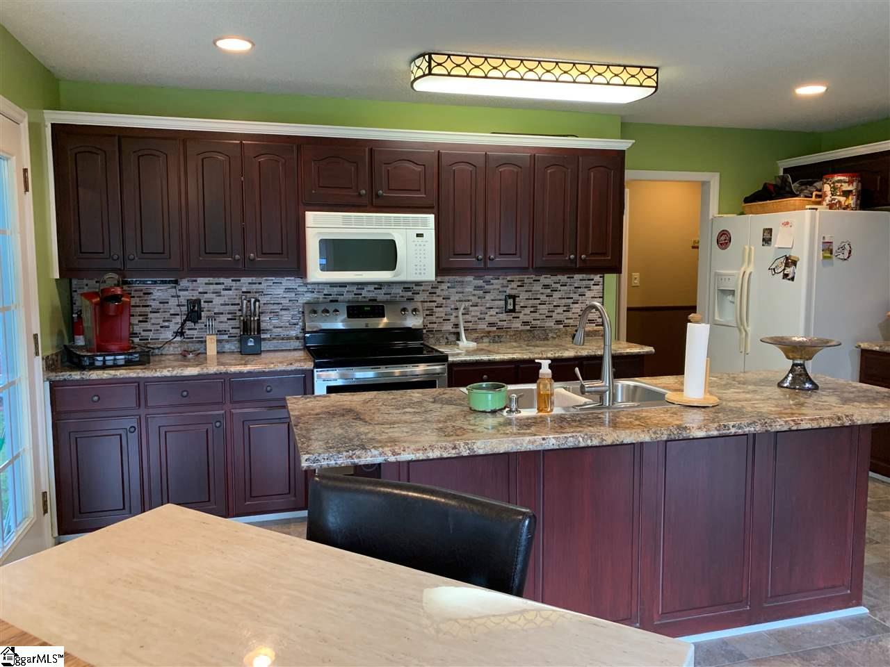 325 Trantham Court Inman, SC 29349 - Photo 7 of 32