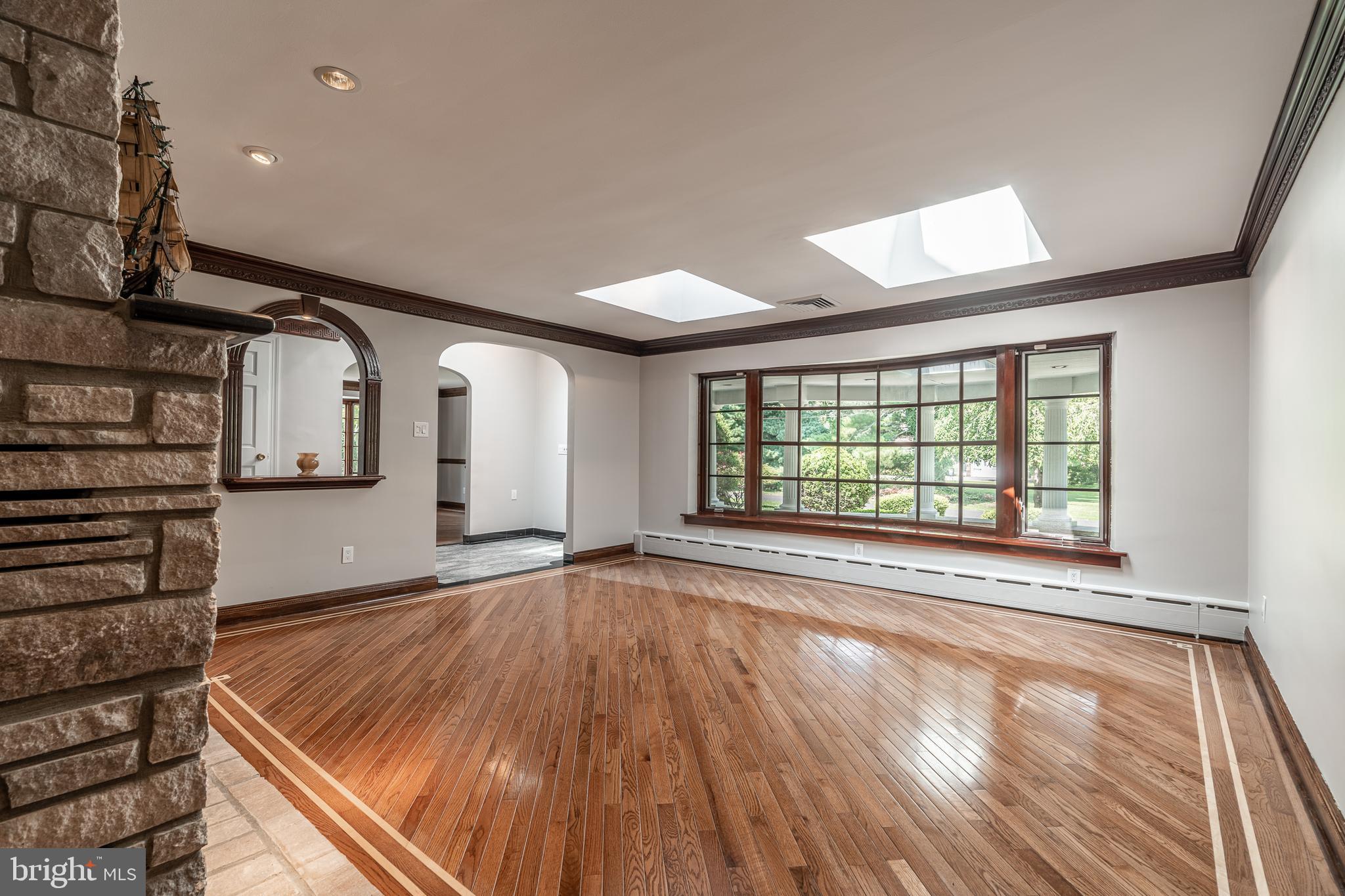 2451 High Road Huntingdon Valley, PA 19006 - Photo 28 of 68 Living Room