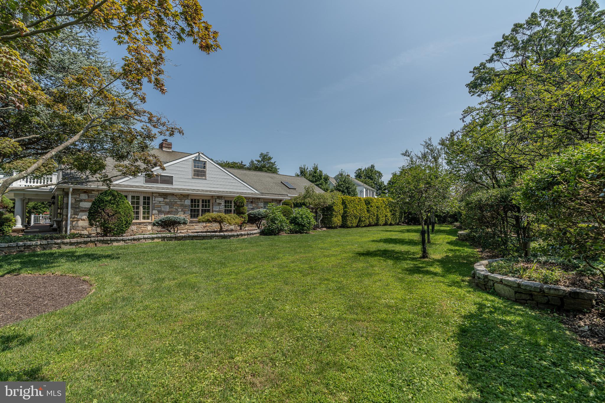 2451 High Road Huntingdon Valley, PA 19006 - Photo 6 of 68 Side yard