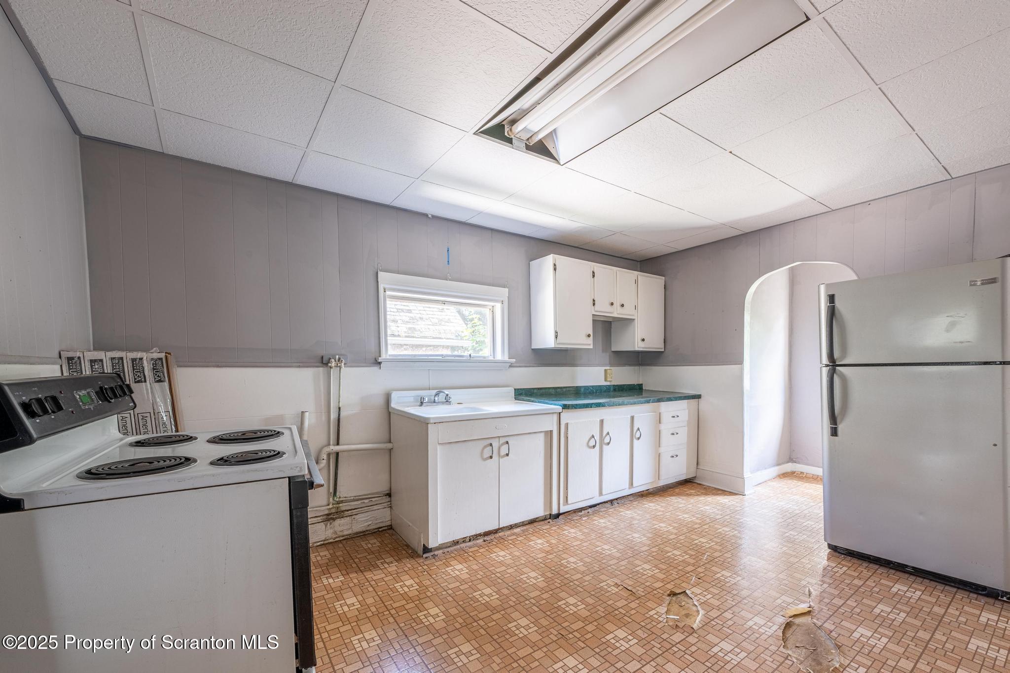 116 Dunmore Street Throop, PA 18512 - Photo 13 of 31 DSC_0570-HDR