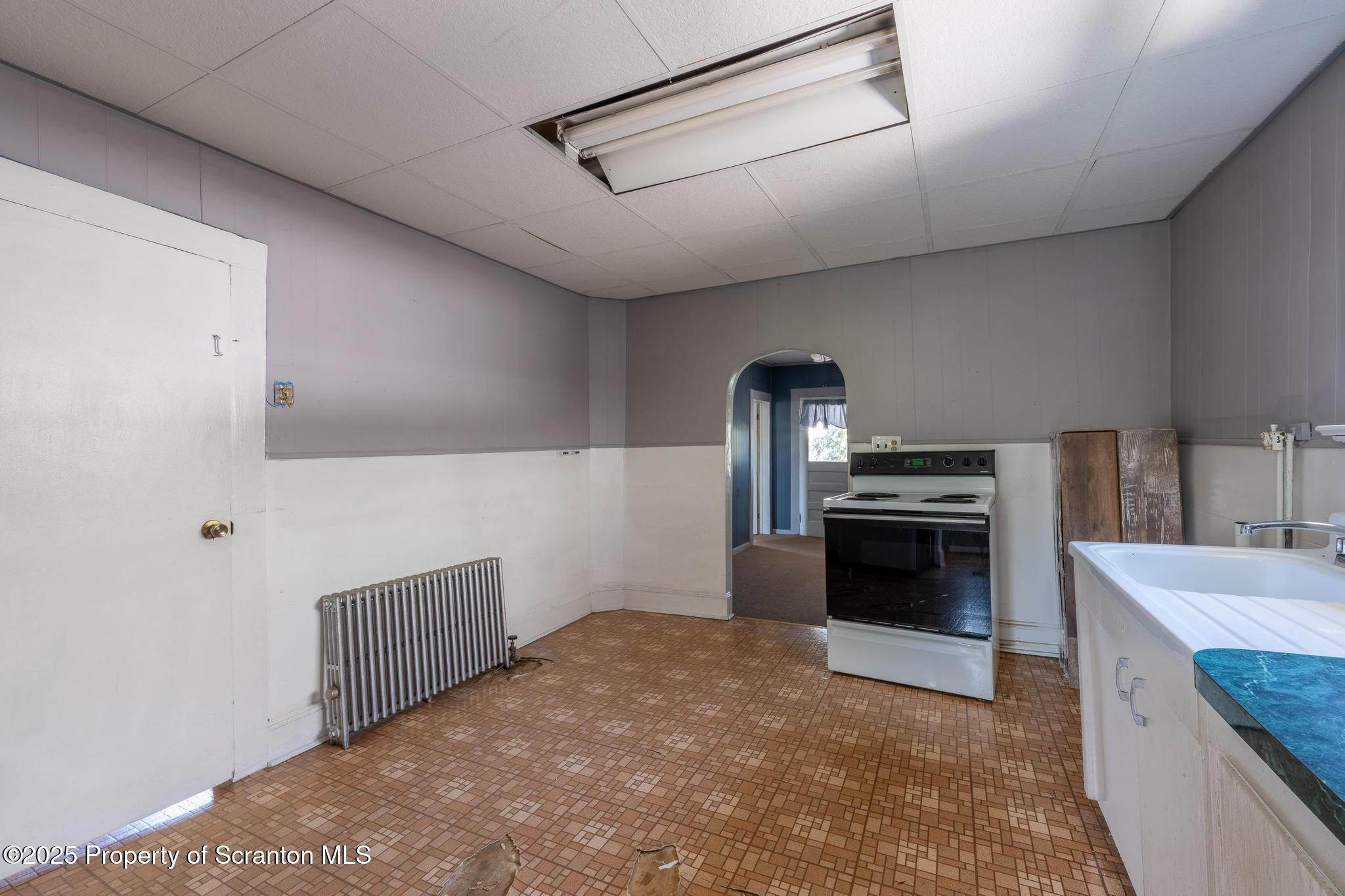 116 Dunmore Street Throop, PA 18512 - Photo 15 of 31 DSC_0585-HDR