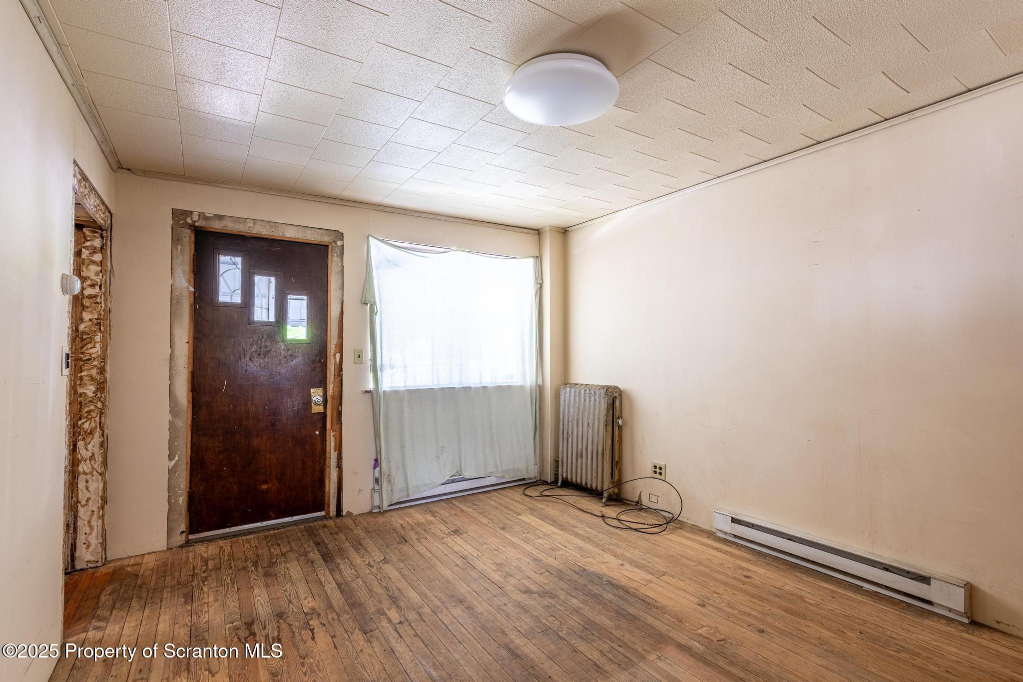 116 Dunmore Street Throop, PA 18512 - Photo 3 of 31 DSC_0505-HDR