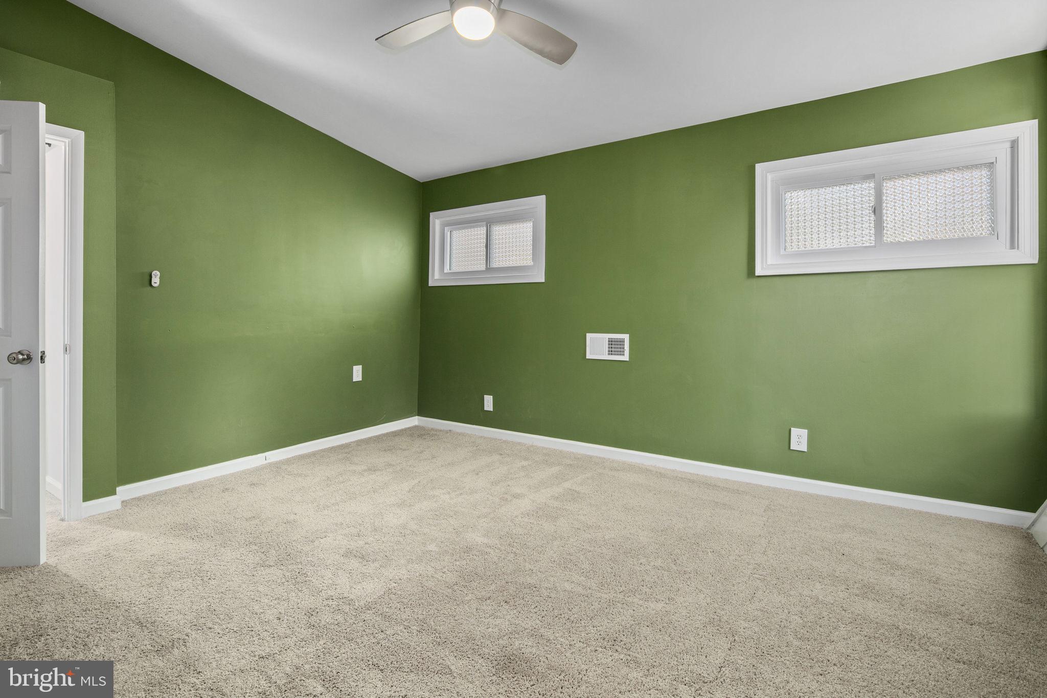 3424 Spring Drive Alexandria, VA 22306 - Photo 38 of 52 a view of empty room with a fan