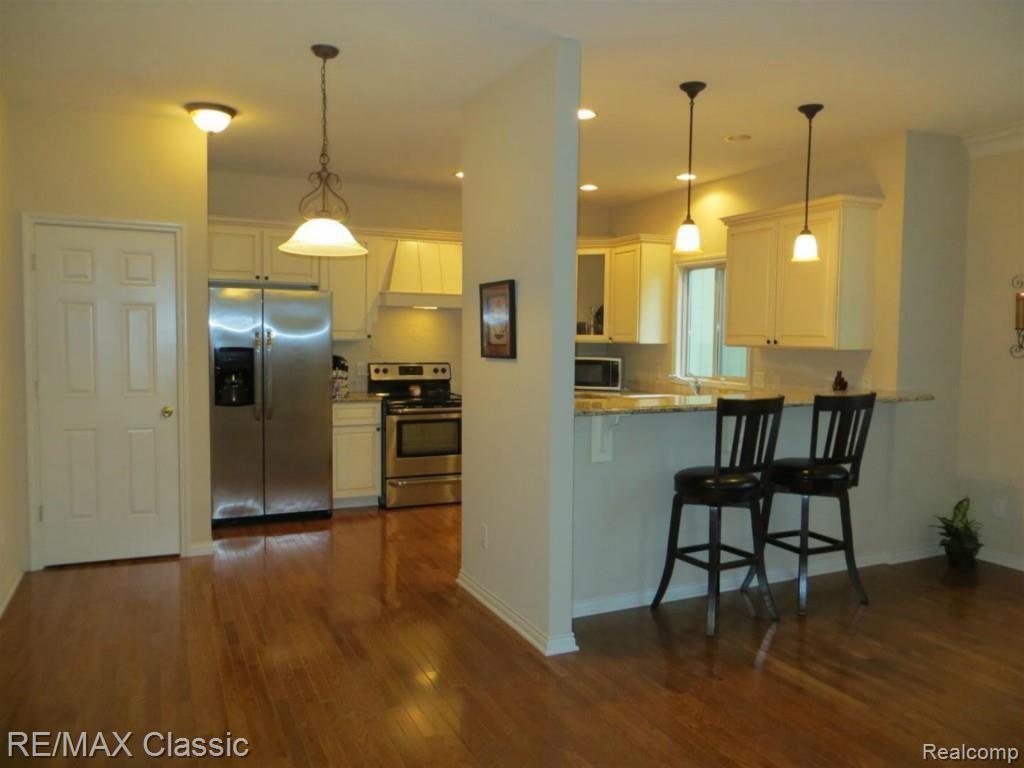 2065 Rochelle Park Drive Rochester Hills, MI 48309 - Photo 5 of 17