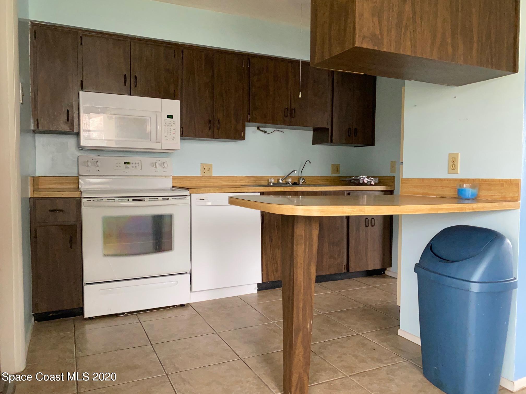 2790 Locksley Road Melbourne, FL 32935 - Photo 5 of 17 Kitchen