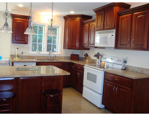 3 Green Leaf Road Bridgewater, MA 02324 - Photo 4 of 16 Gallery Image 4