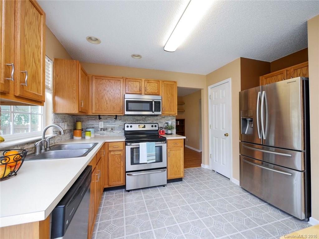 10608 Gold Pan Road Charlotte, NC 28215 - Photo 6 of 24 Gallery Image 6
