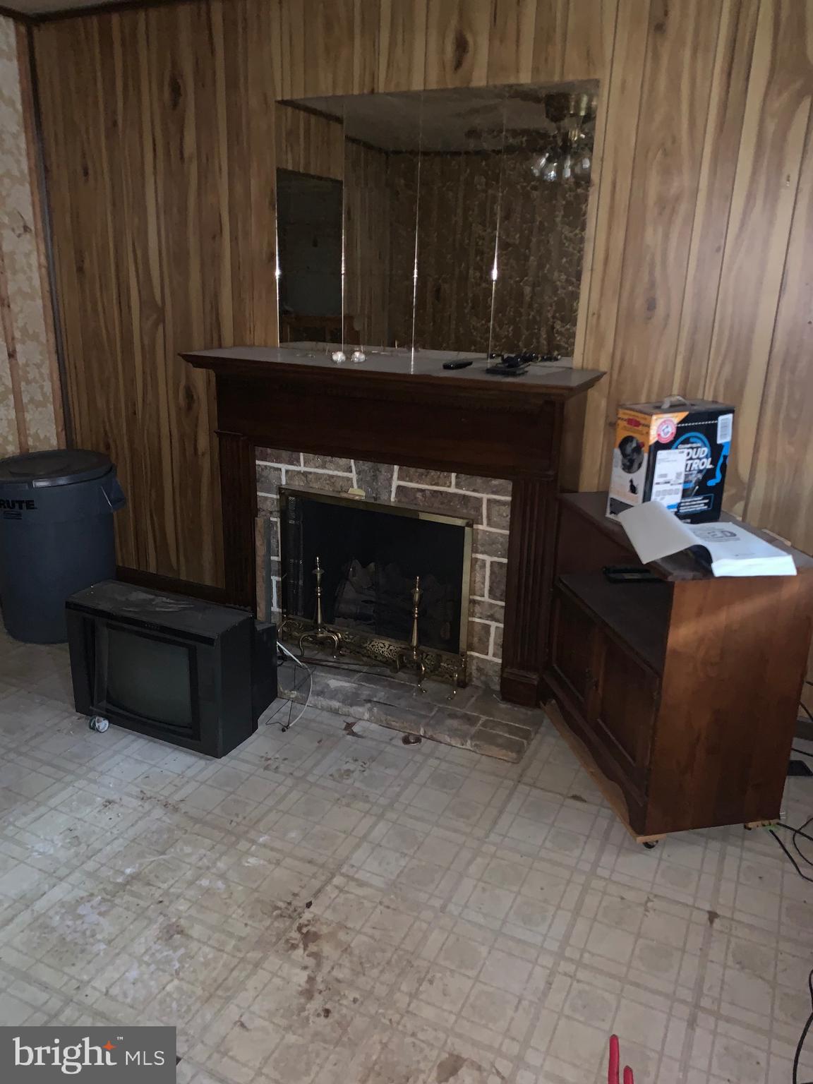 607 Wyeth Street Baltimore, MD 21230 - Photo 3 of 17