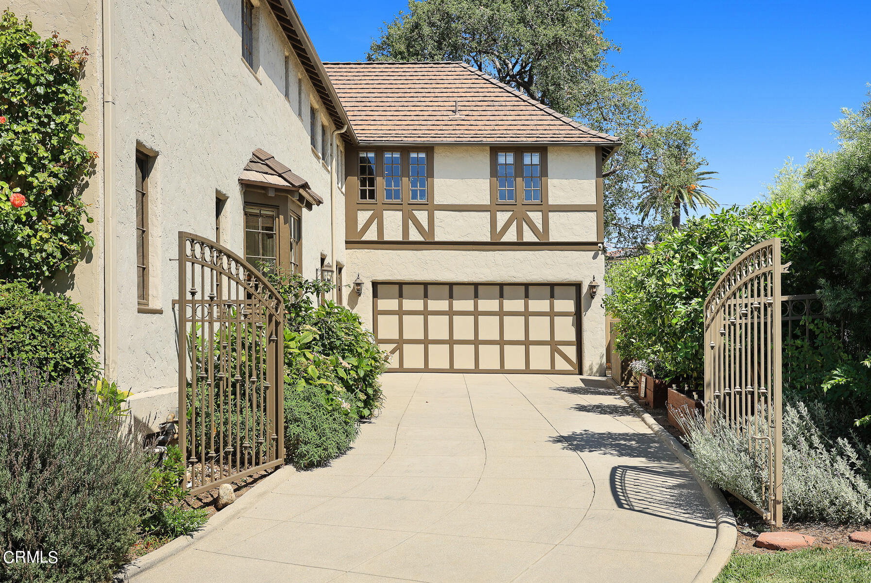 425 Prospect Circle South Pasadena, CA 91030 - Photo 17 of 19 a front view of a house with a garden