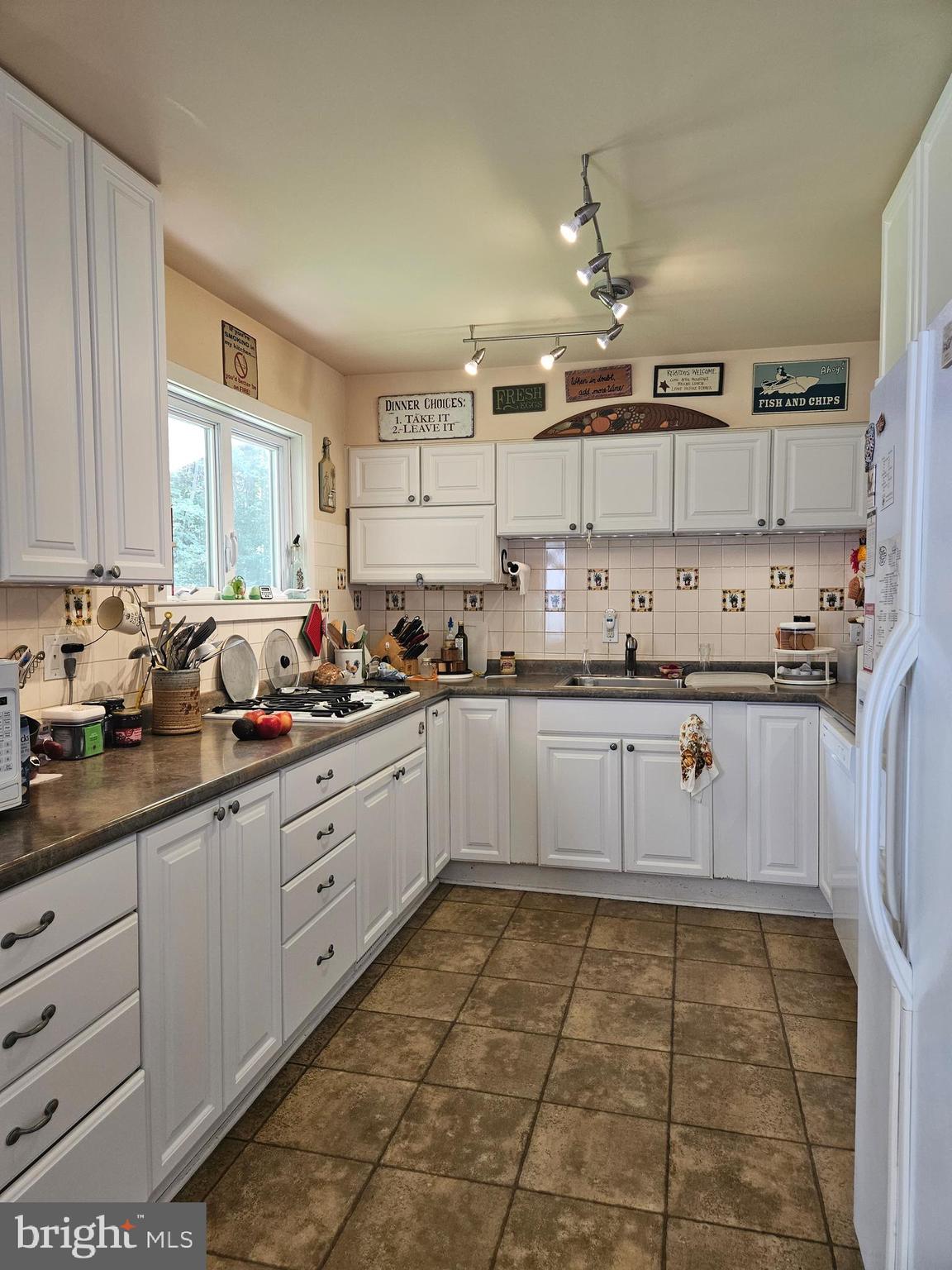 23577 Willow Pond Road Denton, MD 21629 - Photo 7 of 60 Updated kitchen