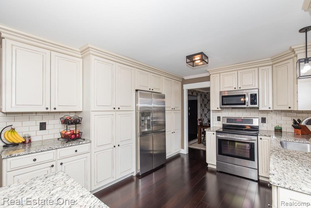 585 South Fieldstone Drive Rochester Hills, MI 48309 - Photo 12 of 34