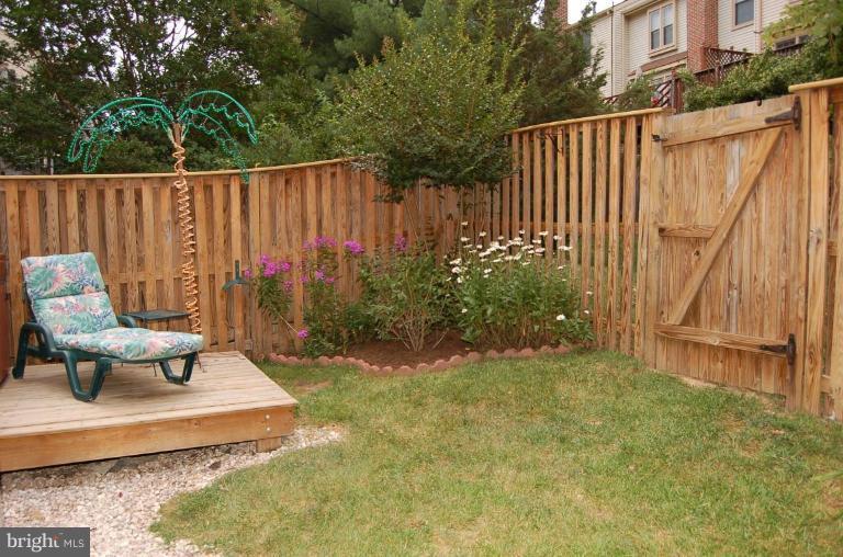 6375 English Ivy Way Springfield, VA 22152 - Photo 9 of 17 Garden