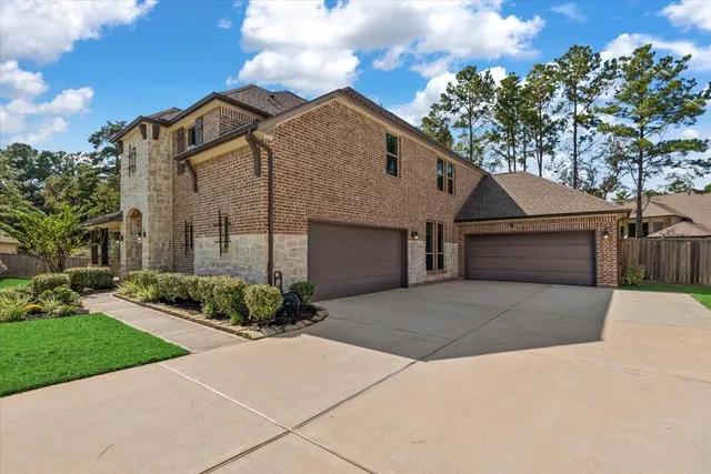 $675,800 | 207 Ladner Street, Willis, TX 77318