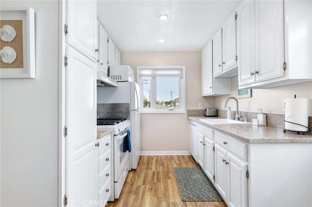 337 10th Street Manhattan Beach, CA 90266 - Photo 37 of 52