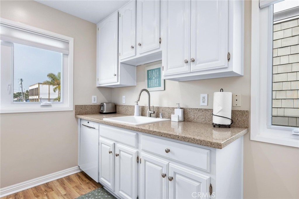 337 10th Street Manhattan Beach, CA 90266 - Photo 38 of 52