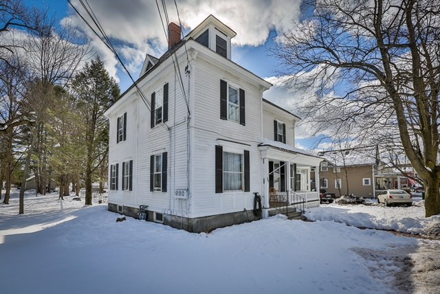 39 Concord Street Nashua, NH 03064 - Photo 3 of 32