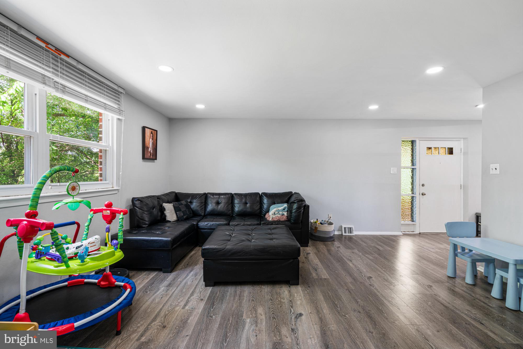 11116 Ridgeway Street Philadelphia, PA 19116 - Photo 7 of 34 Gallery Image 7