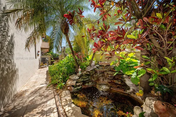 a view of outdoor space