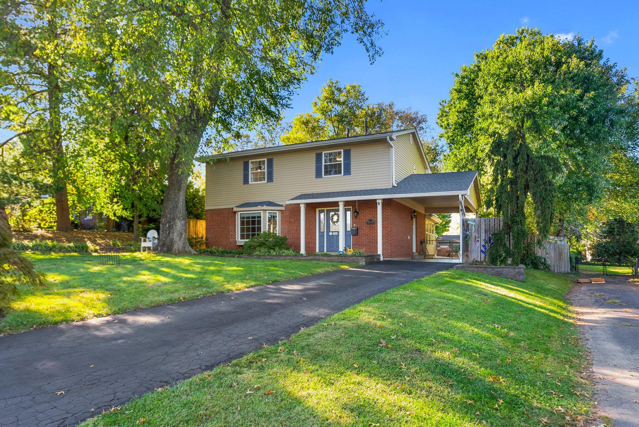 1505 Beacon Hill Road Lexington, KY 40504 - Photo 11 of 68 Right Side