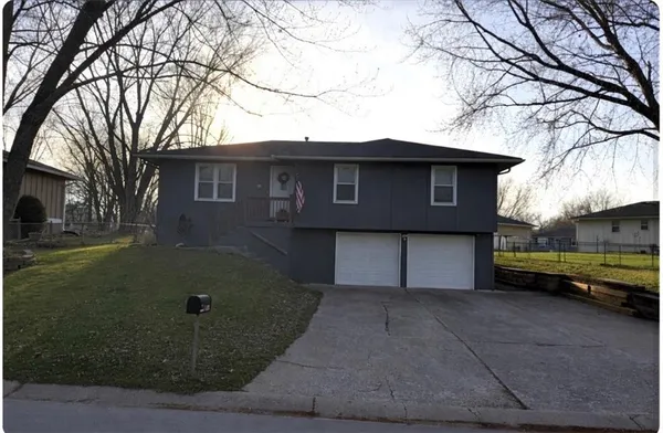 $242,500 | 1502 Southeast Royal Street, Oak Grove, MO 64075