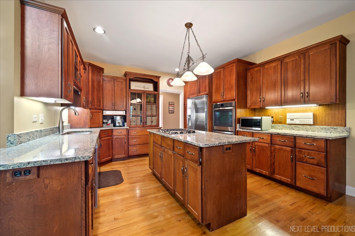 802 Wild Ginger Road Sugar Grove, IL 60554 - Photo 8 of 35