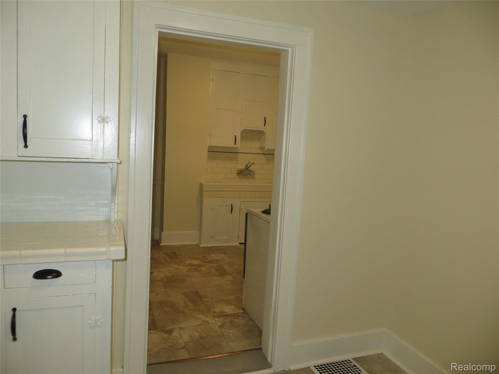 23053 Rausch Avenue Eastpointe, MI 48021 - Photo 19 of 53 IMG_1793.JPG