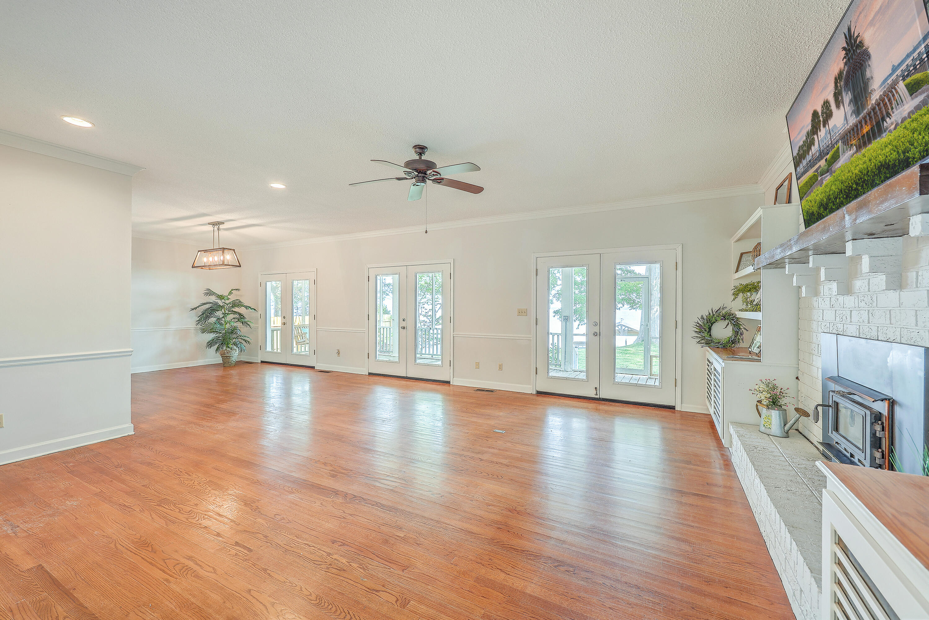 280 Suwanee Drive Vance, SC 29163 - Photo 7 of 57 Living / Dining