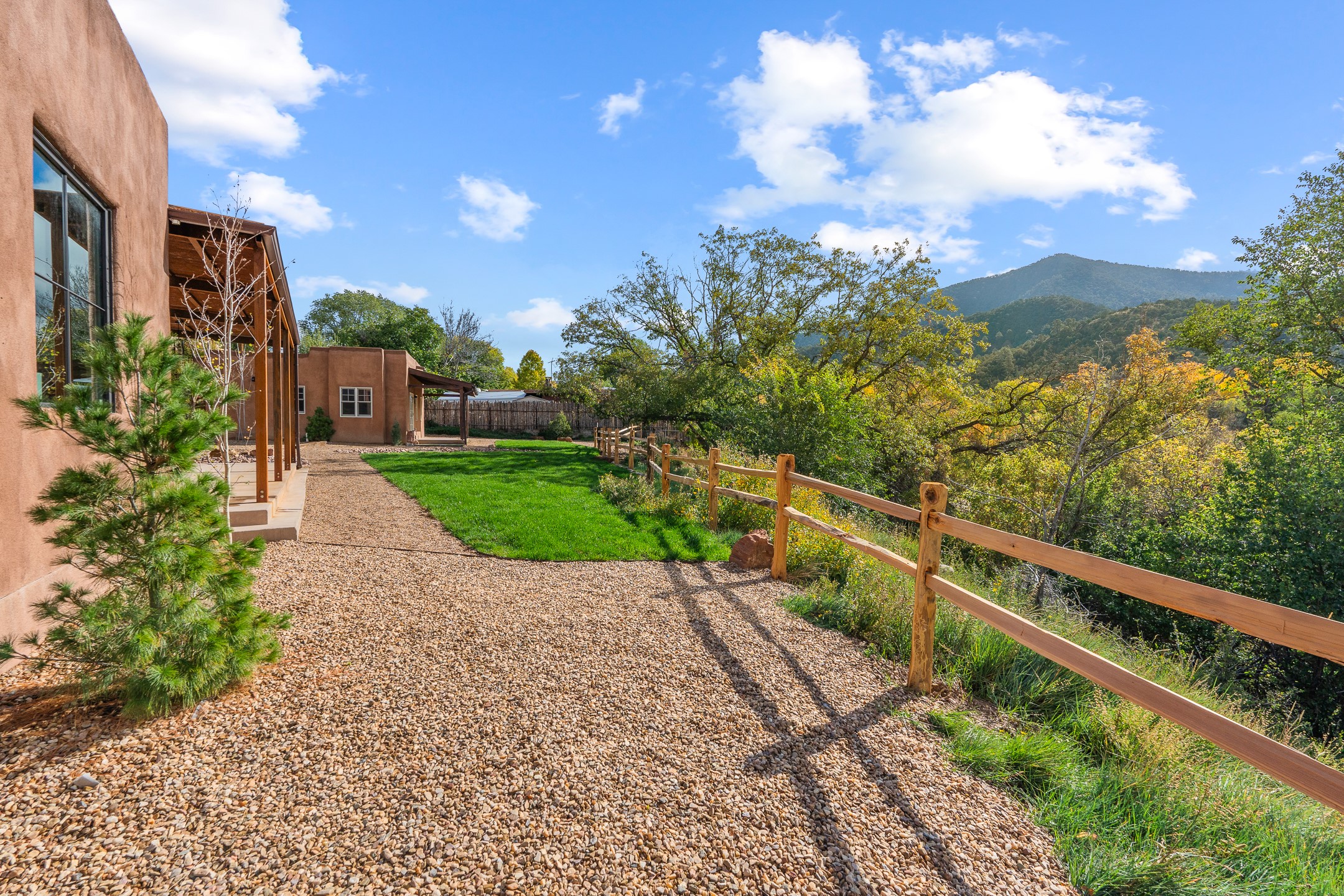 1612 Cerro Gordo Road Santa Fe, NM 87501 - Photo 7 of 59