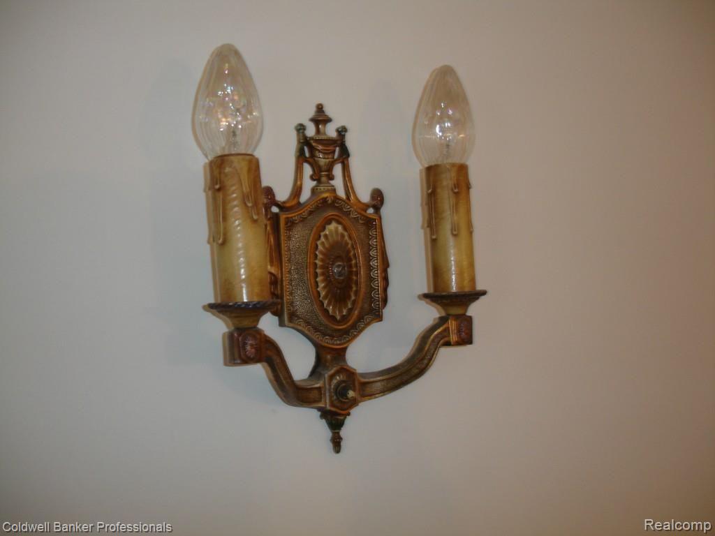 1711 Dorothea Road Berkley, MI 48072 - Photo 26 of 39 One of the Vintage Sconces in the Living Room.jpg