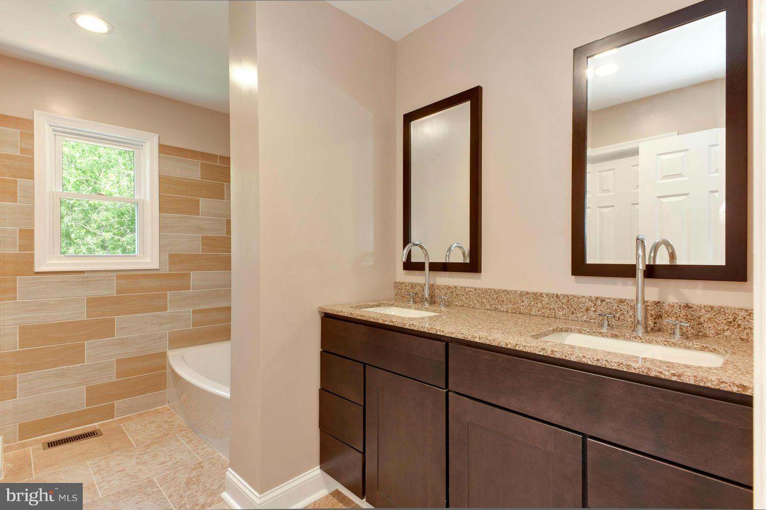15010 Layhill Road Silver Spring, MD 20906 - Photo 15 of 30 Bath (Master)