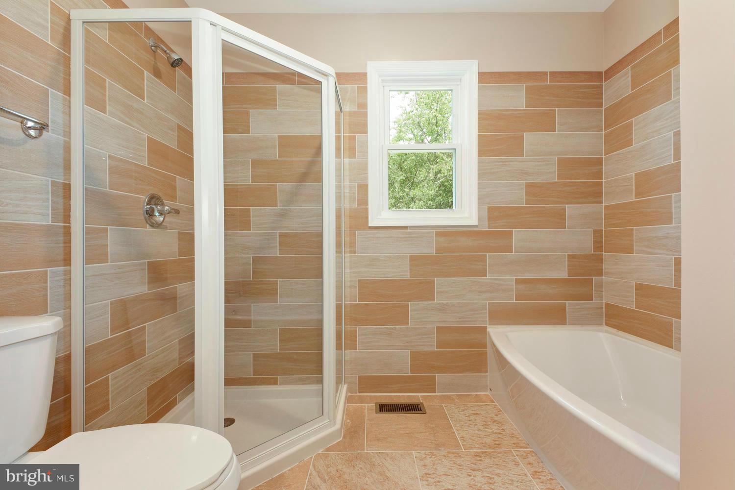 15010 Layhill Road Silver Spring, MD 20906 - Photo 16 of 30 Bath (Master)