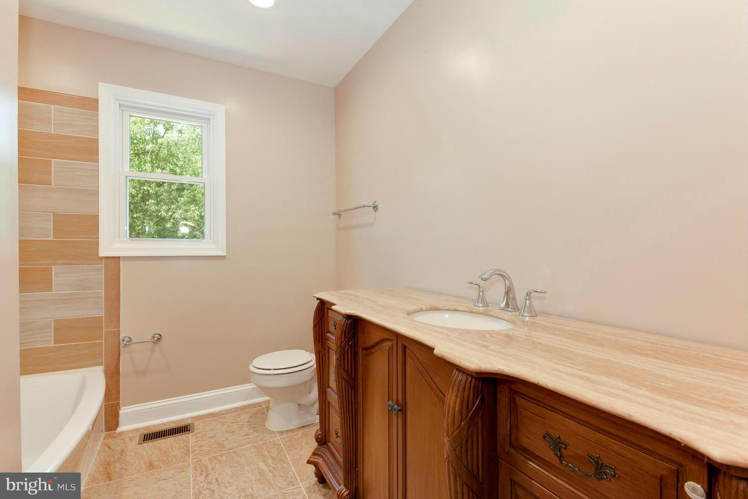 15010 Layhill Road Silver Spring, MD 20906 - Photo 21 of 30 Bath