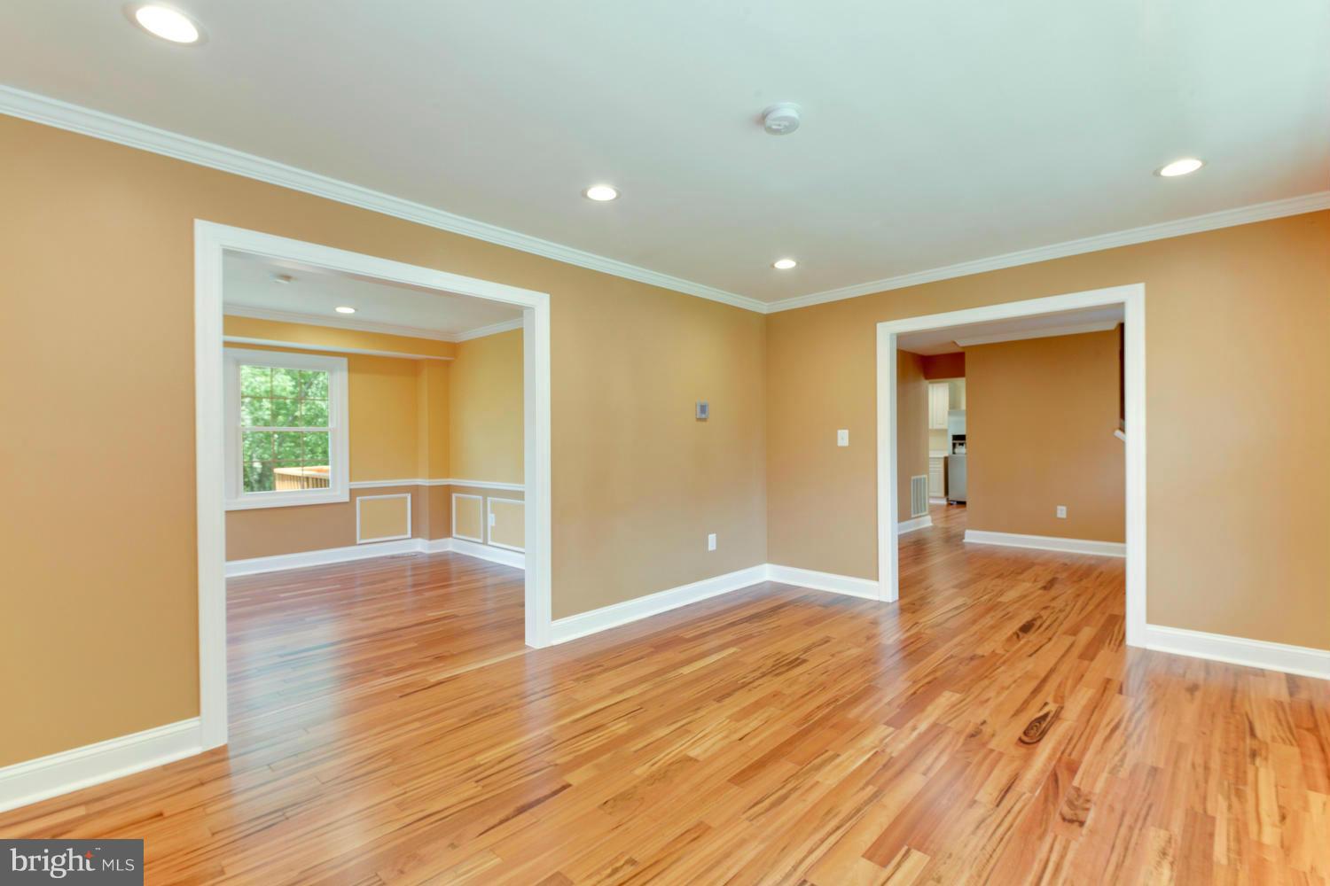 15010 Layhill Road Silver Spring, MD 20906 - Photo 5 of 30 Living Room