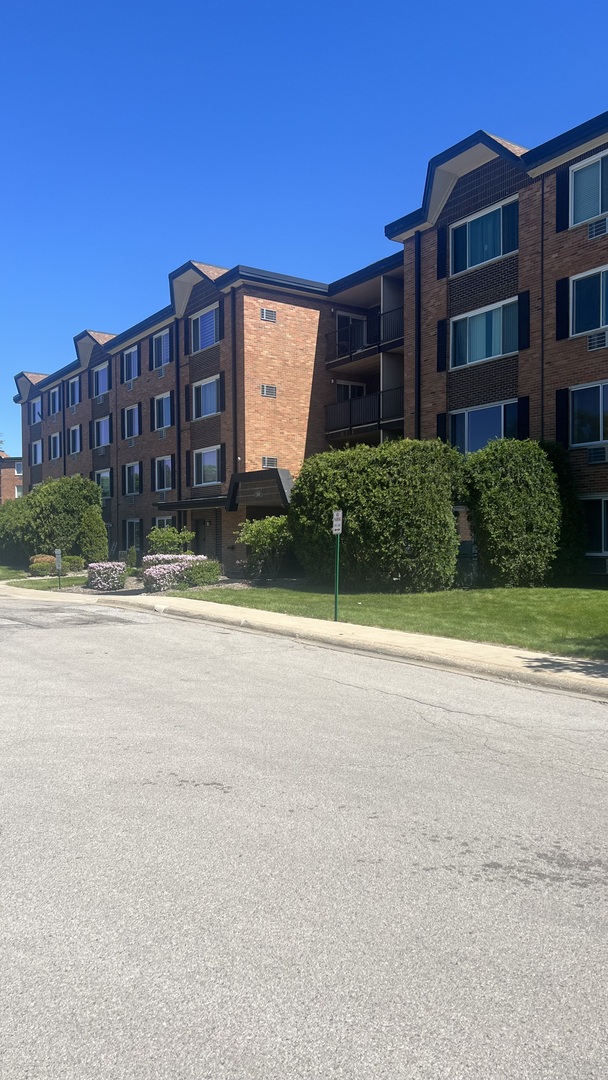 1227 South Old Wilke Road, Unit 406 Rolling Meadows, IL 60005 - Photo 2 of 16