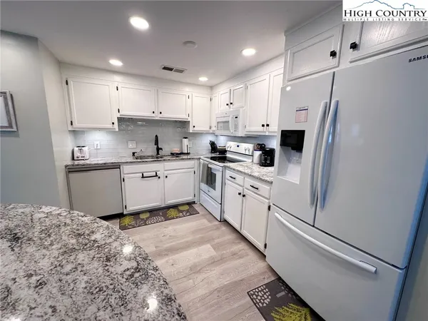 $2,000 | 303 Sugar Top Drive, Unit 2302, Sugar Mountain, NC 28604
