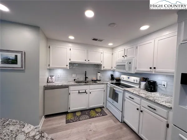 $2,000 | 303 Sugar Top Drive, Unit 2302, Sugar Mountain, NC 28604