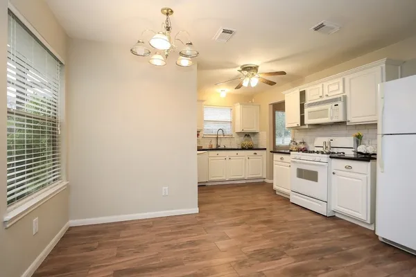 $2,148 | 208 Armand Bay Drive, Dickinson, TX 77539