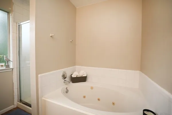 $2,148 | 208 Armand Bay Drive, Dickinson, TX 77539