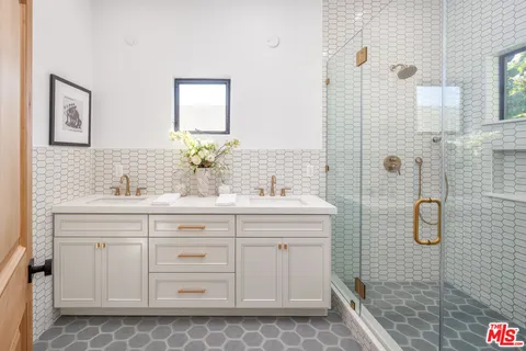 $2,795,000 | 913 South Mullen Avenue, Los Angeles, CA 90019