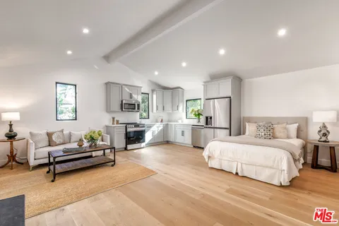 $2,795,000 | 913 South Mullen Avenue, Los Angeles, CA 90019