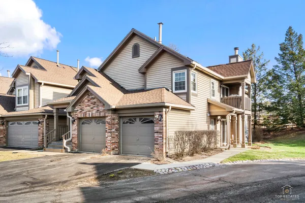 $275,000 | 219 Old Oak Court West, Buffalo Grove, IL 60089