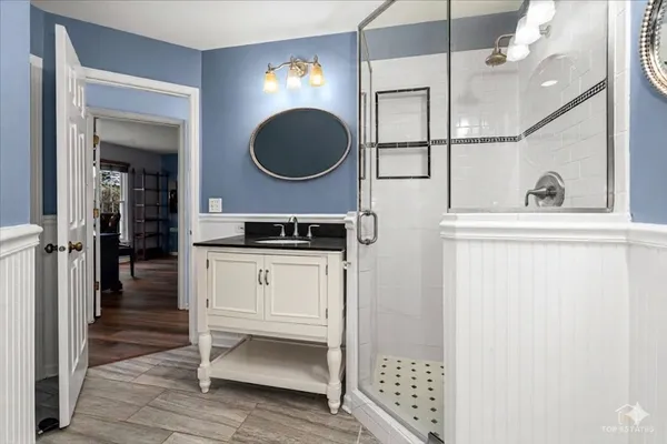 $275,000 | 219 Old Oak Court West, Buffalo Grove, IL 60089