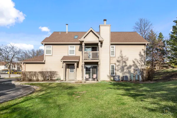 $275,000 | 219 Old Oak Court West, Buffalo Grove, IL 60089