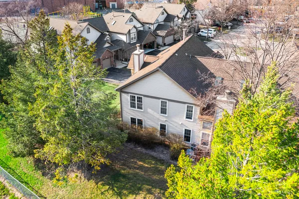 $275,000 | 219 Old Oak Court West, Buffalo Grove, IL 60089