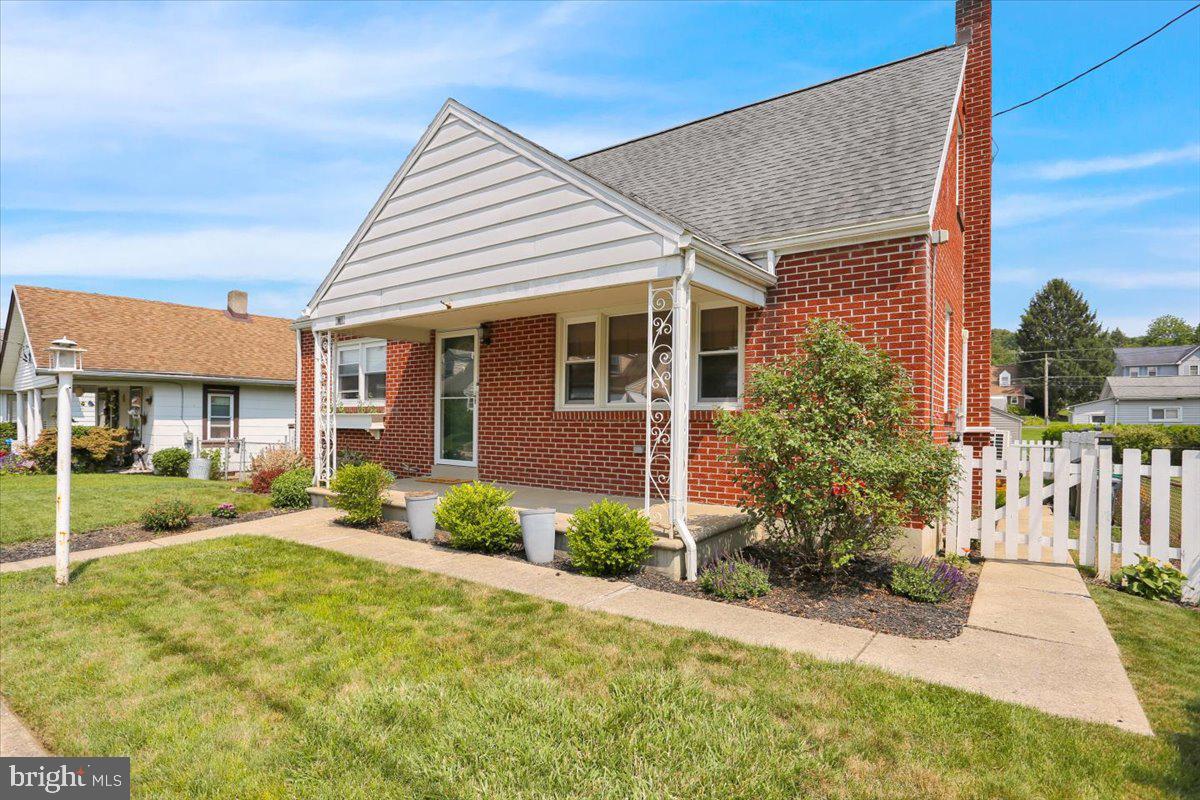1326 Columbia Avenue Reading, PA 19607 - Photo 3 of 37