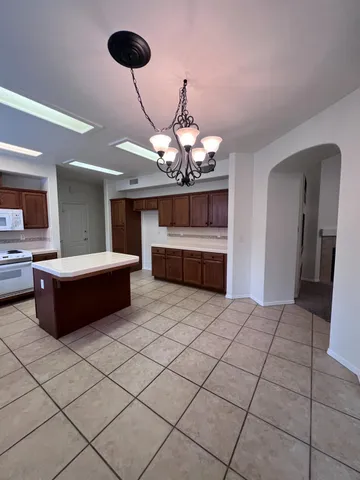 $2,250 | 770 West Brittany Lane, Clovis, CA 93619