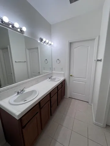 $2,250 | 770 West Brittany Lane, Clovis, CA 93619