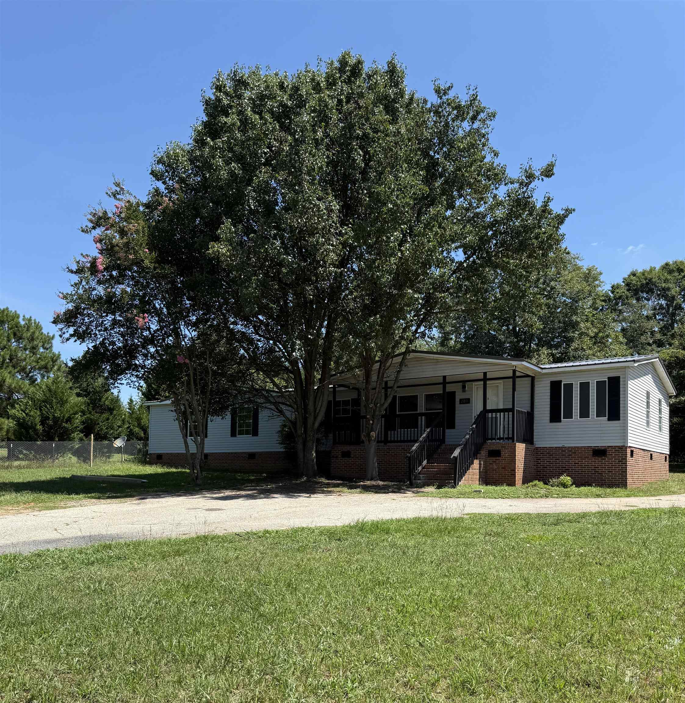 2011 Ballenger Road Wellford, SC 29385 - Photo 1 of 34 Gallery Image 1
