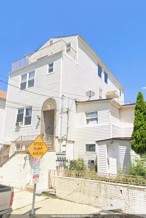 $3,500 | 22-24 Paterson Street, Unit 3, Jersey City, NJ 07307